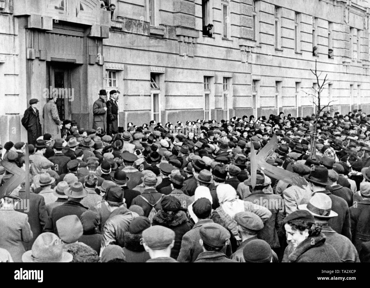 Assemblée générale de la Hlinka déplacement devant le ministère à Bratislava. La Hlinka Guard est une organisation de la défense paramilitaires Hlinka est parti du peuple slovaque. Banque D'Images