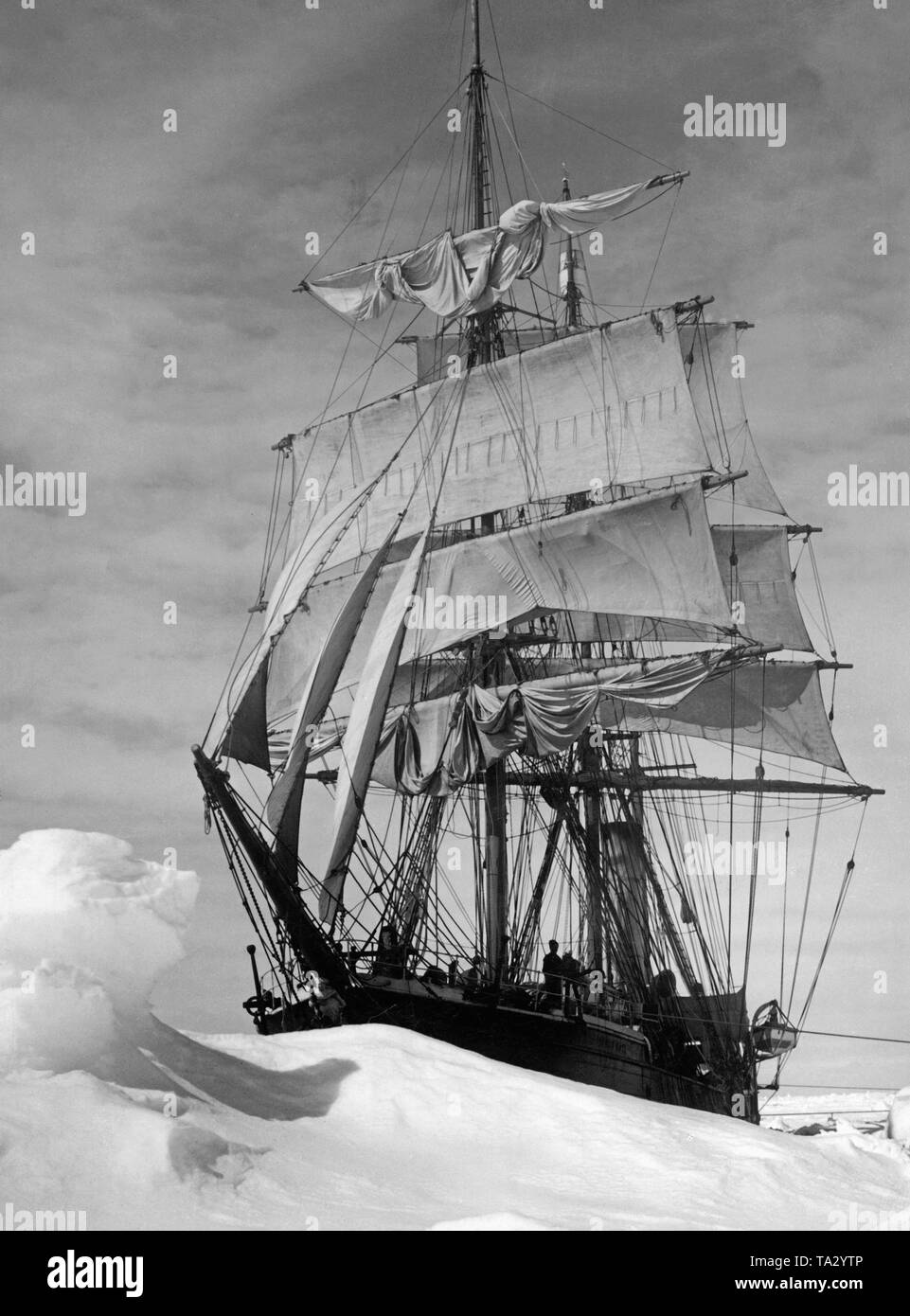 L'expédition britannique navire 'Terra Nova' au cours d'un voyage de recherche dans les glaces. Banque D'Images