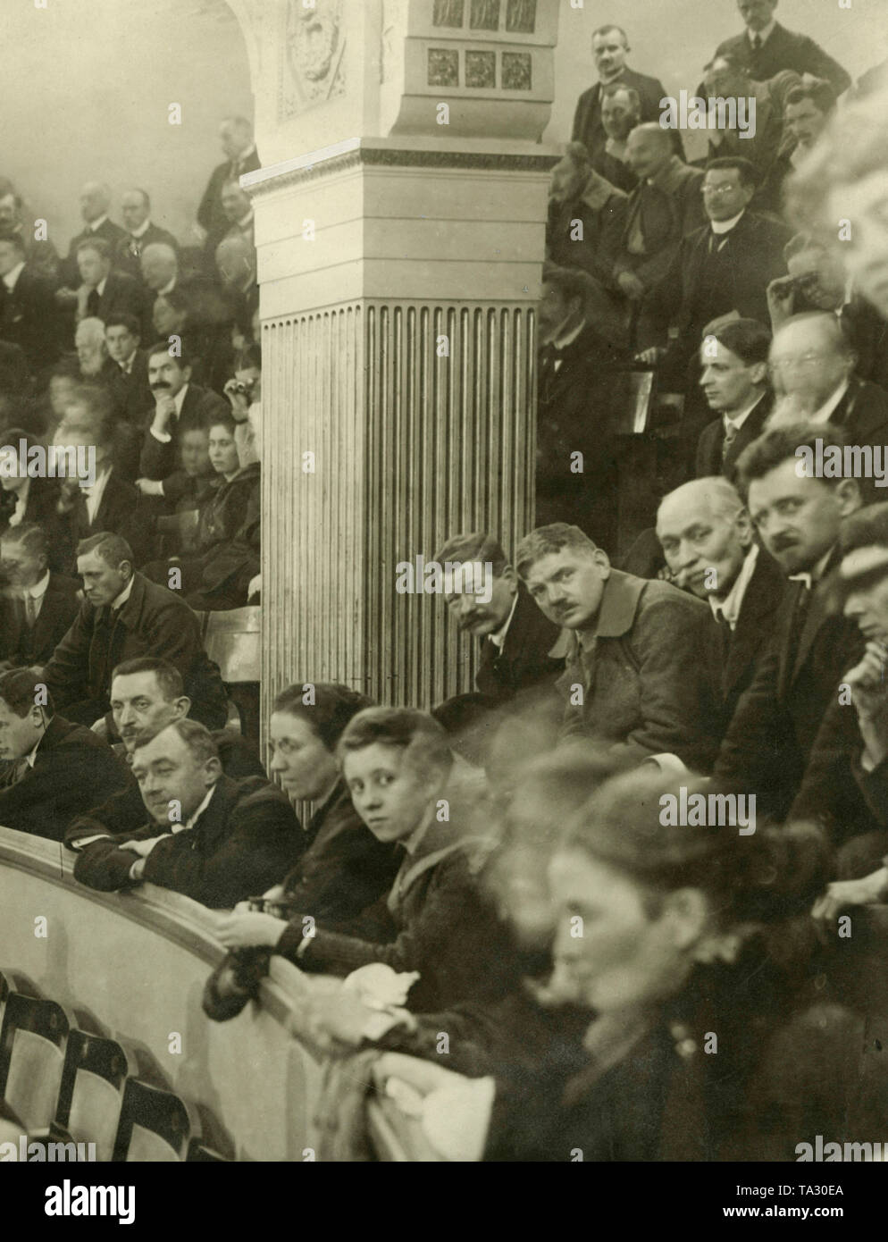 Vue de la tribune lors d'une réunion de l'Assemblée nationale au Théâtre National de Weimar. Banque D'Images