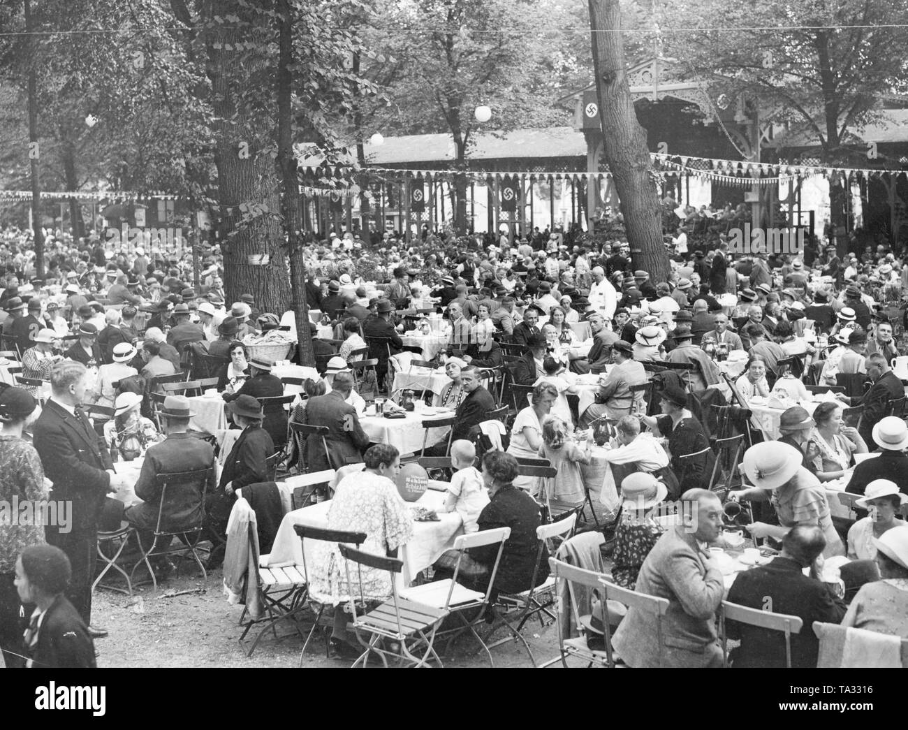Célébration de Nuremberg de ceux qui sont restés à la maison dans le Volksspark Schoenholz dans le quartier de Pankow à Berlin. Banque D'Images