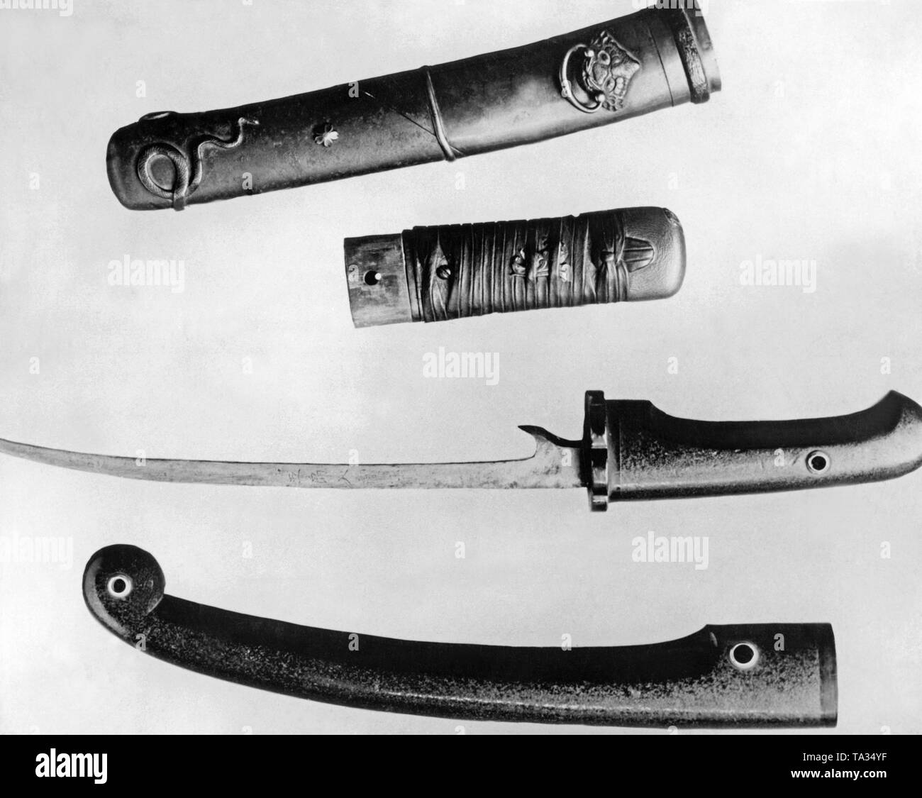 Une collection de poignards japonais. Banque D'Images