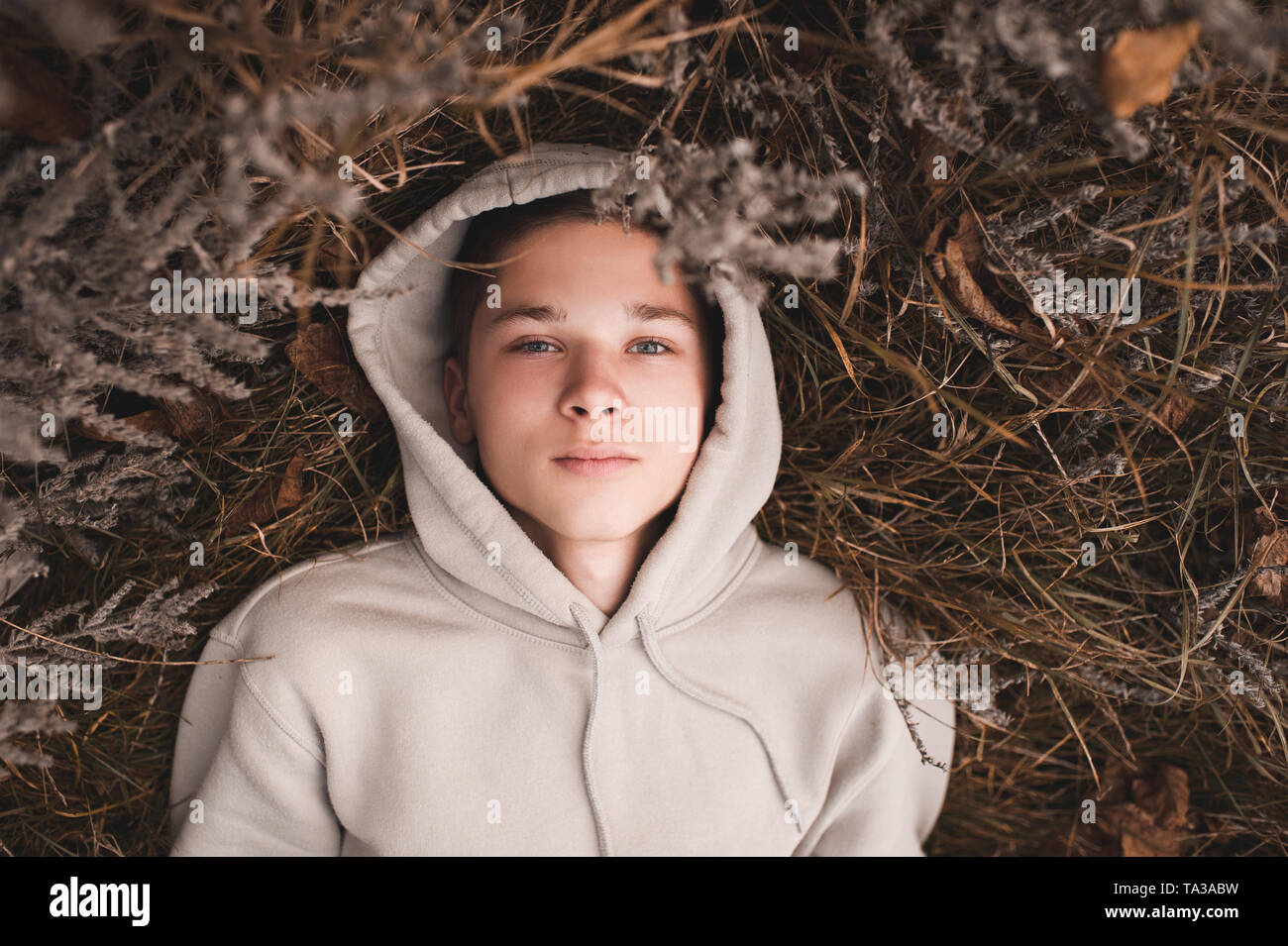 Tristesse adolescente Banque de photographies et d'images à haute  résolution - Alamy