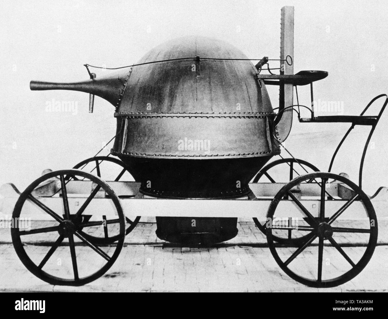 Reconstruction d'une voiture à vapeur d'après les plans de Isaac Newton. Banque D'Images