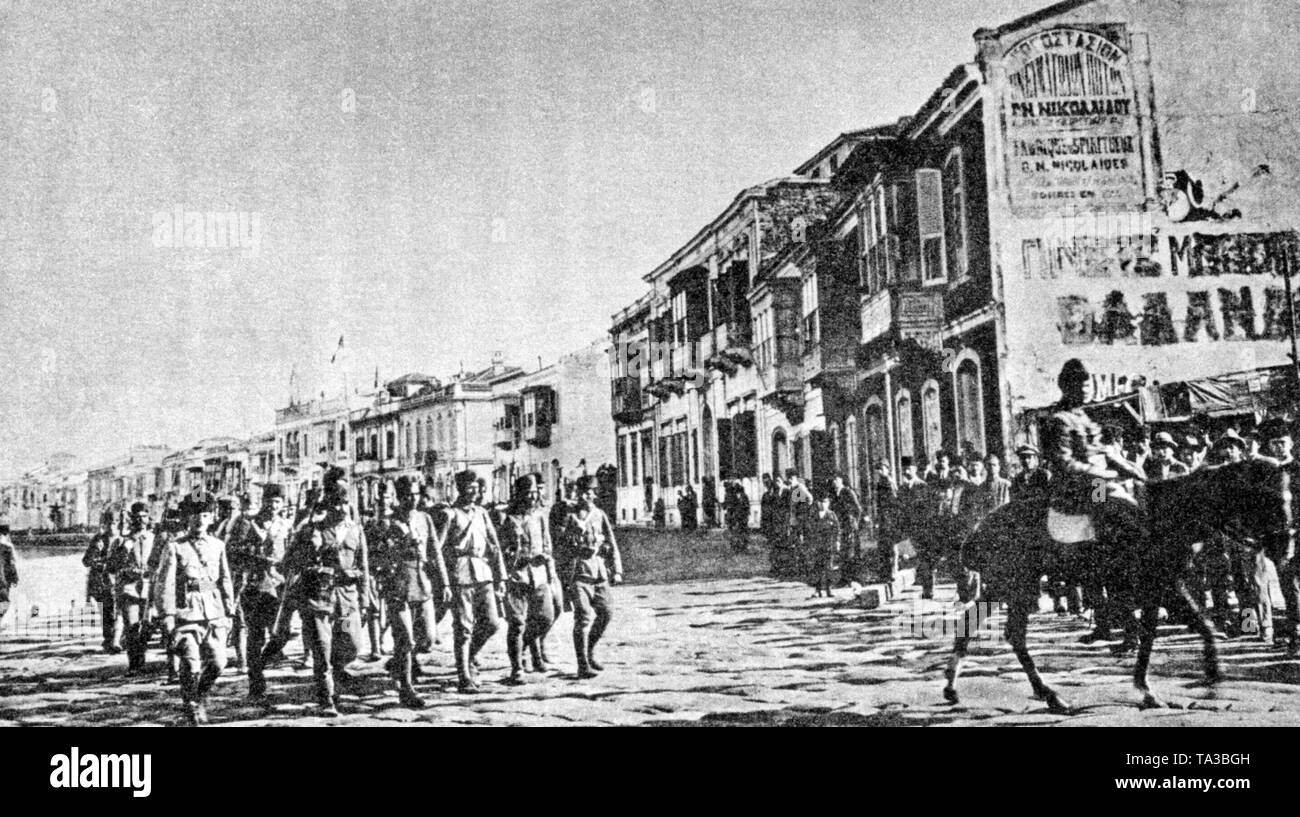 Photo de l'entrée des troupes turques dans Izmir, 1922. Banque D'Images