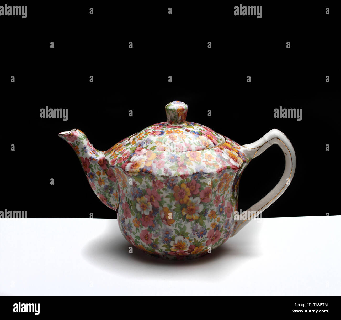 Kent James Foley Old Staffordshire Du Barry Théière bone China Nom : James Foley Old Staffordshire Kent Du Barry Théière bone China Date : Event : Répondre Banque D'Images