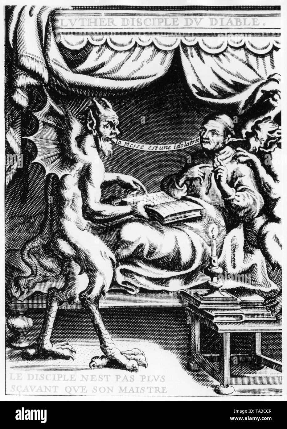 Martin Luther traite de l'importance du sacrifice missel avec le diable. Gravure sur bois après une légende, 16ème siècle. Banque D'Images