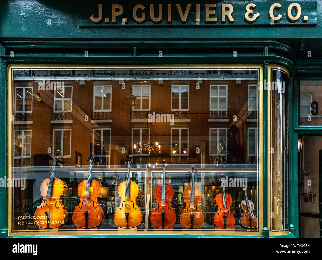 Magasin d'instruments de musique londres Banque de photographies et  d'images à haute résolution - Alamy