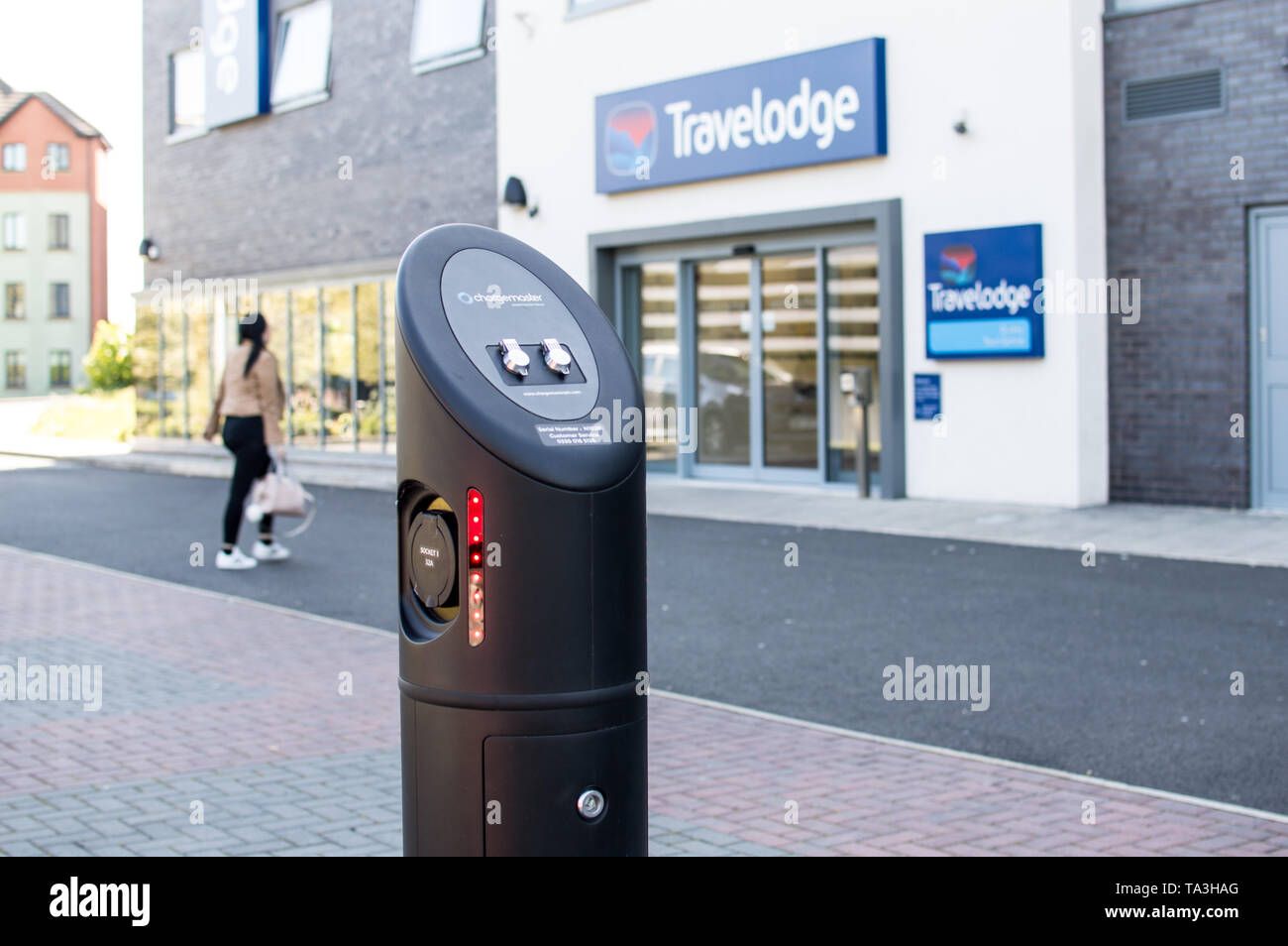 Point de recharge de véhicules électriques dans le parking de l'hôtel Banque D'Images