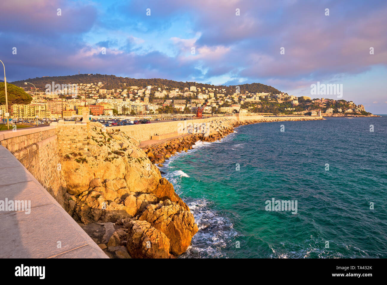 Ville de Nice Waterfront et le port Vue du coucher de soleil, d'azur, Alpes Maritimes Ministère de la France Banque D'Images