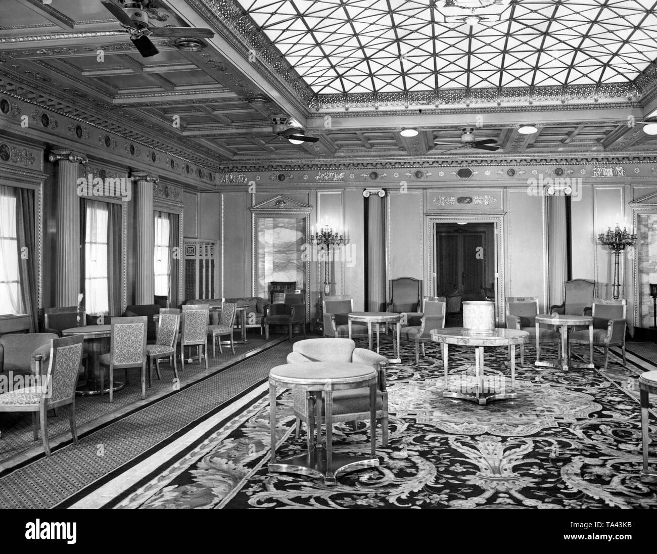 Un salon à bord du 'RMS Empress of Australia'. Banque D'Images