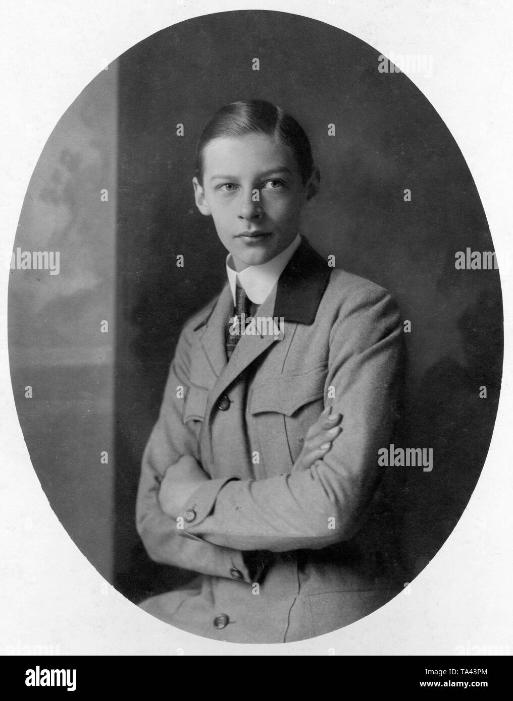 Portrait de l'environ 14 ans Prince Wilhelm en civil. Banque D'Images