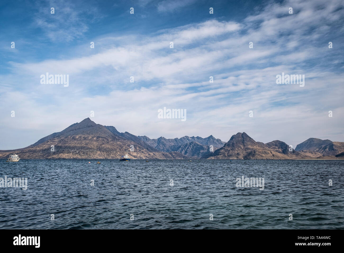 À la recherche d'Elgol, île de Skye, le Loch Scavaig aux montagnes Cuillin. Banque D'Images