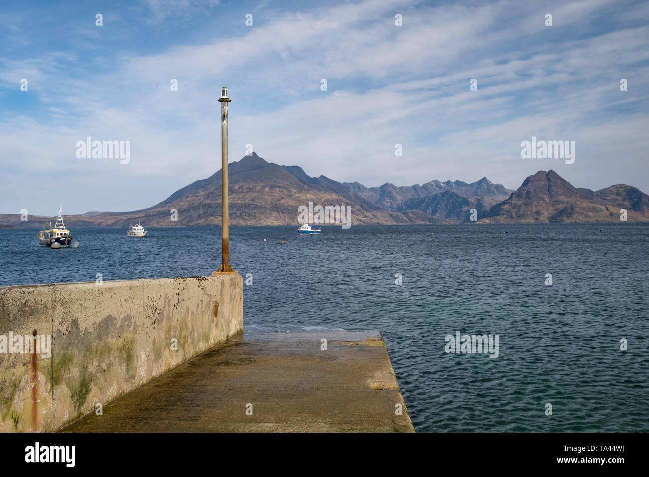 À la recherche d'Elgol, île de Skye, le Loch Scavaig aux montagnes Cuillin. Banque D'Images