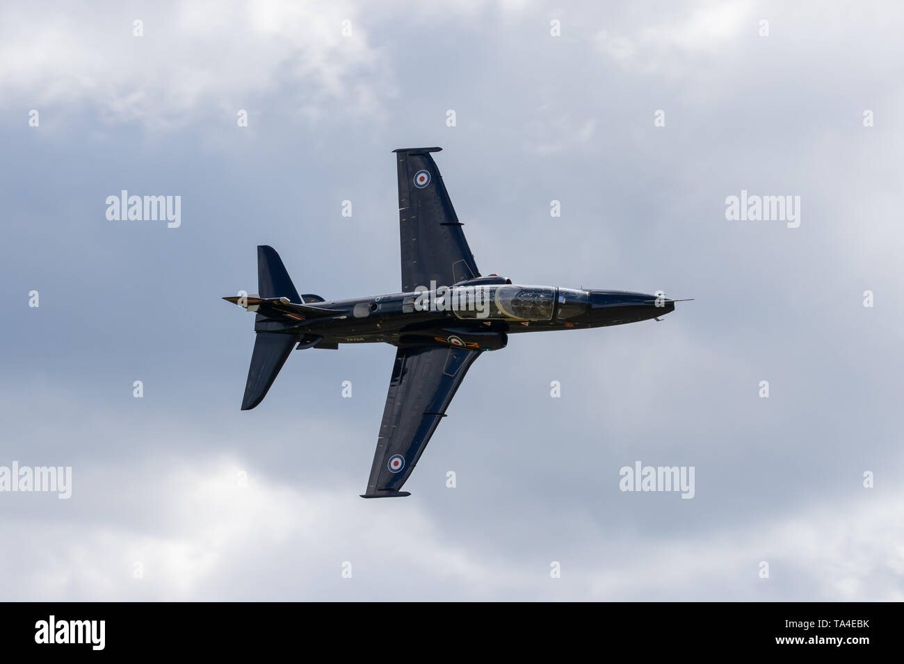 Un faible niveau de pratiques Hawk RAF fling par MCL7, Mach Loop, près de Dolgellau, Pays de Galles, Royaume-Uni. Banque D'Images