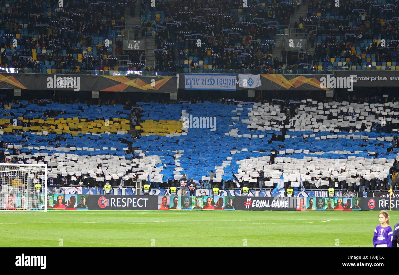 Kiev, UKRAINE - 14 mars 2019 : FC Dynamo Kyiv fans montrent leur soutien au cours de l'UEFA Europa League match FC Dynamo Kyiv v Chelsea à NSC Olimpiyskyi Banque D'Images