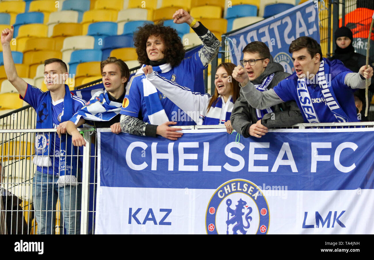 Kiev, UKRAINE - 14 mars 2019 : Chelsea fans montrent leur soutien au cours de l'UEFA Europa League match FC Dynamo Kyiv v Chelsea à NSC Olimpiyskyi stadium Banque D'Images