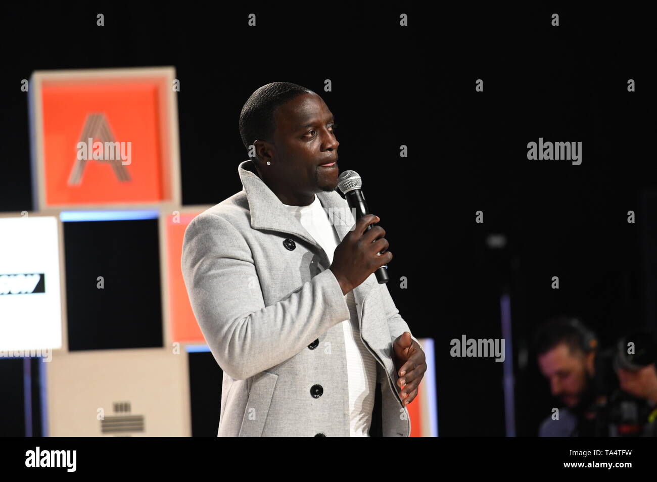 Toronto , Canada - 21 mai 2019, Akon, artiste mondial & Akoin président et co-fondateur, Akoin, sur la Q +une étape au cours de la première journée de collision à Enercar 2019 Banque D'Images