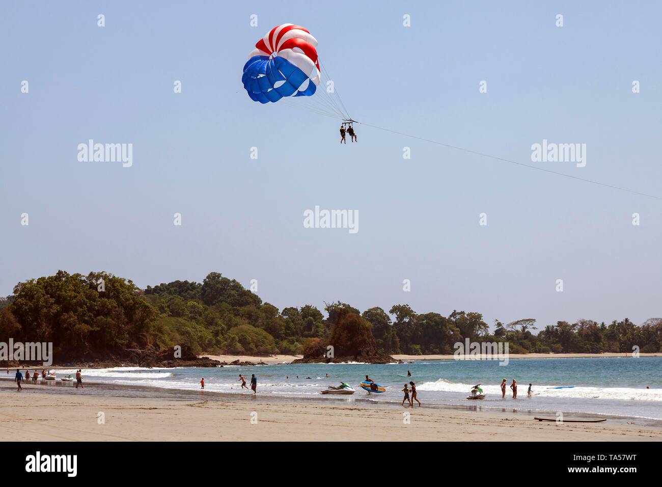 Parapente sur la plage, le parachute ascensionnel, Manuel Antionio National Park, province de Puntarenas, Costa Rica Banque D'Images