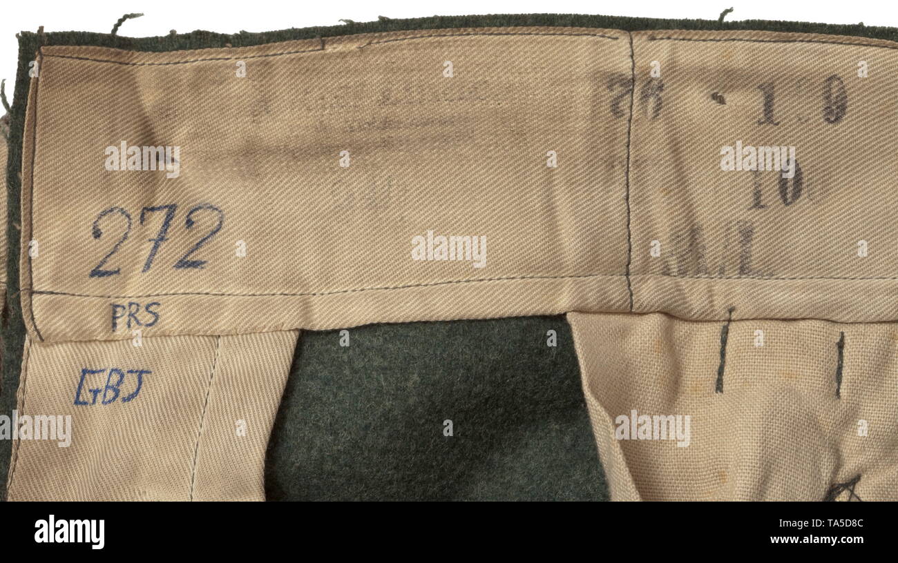 Une paire de pantalons champ M 40 pour les membres de l'armée de depot pièce, modifié pour Gebirgsjäger (tr. mountain rifles), historique, historique du 20e siècle, Editorial-Use-seulement Banque D'Images