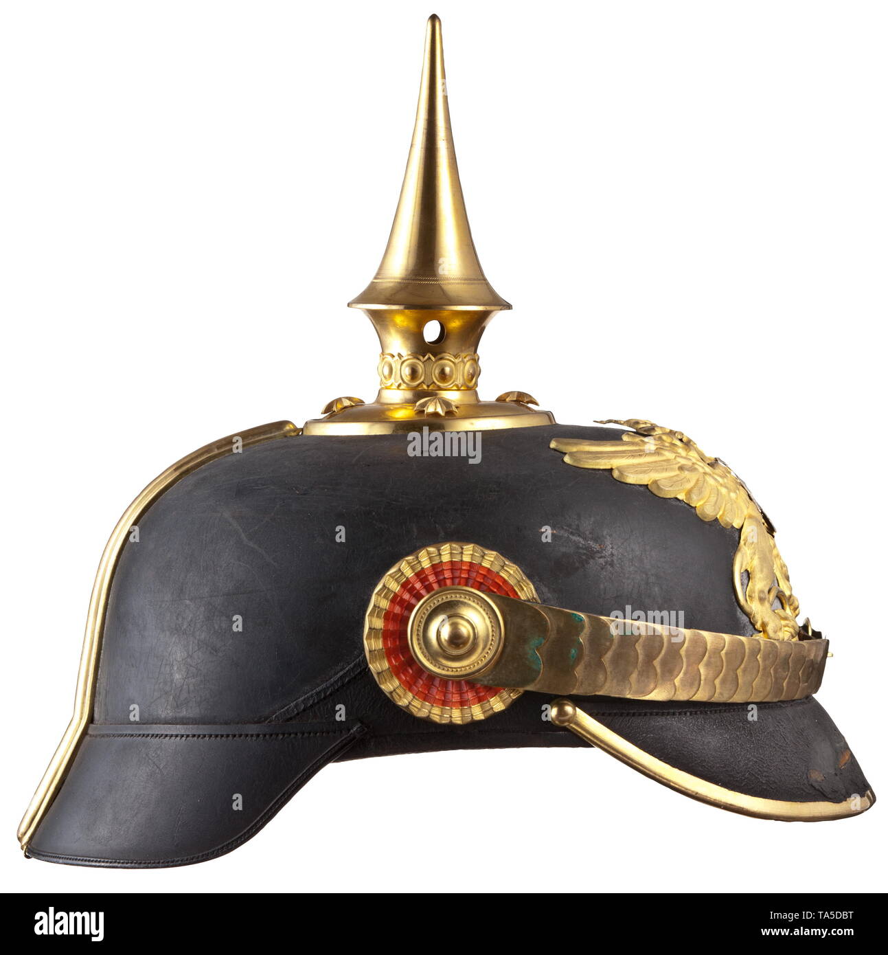 Un casque d'un officier d'infanterie de réserve - en qualité de luxe, vers 1913 de corps élégant en cuir noirci, complet avec tous les montages en version doré, 'frosty' avec l'emblème doré Baden griffin, bords poli argenté, réserver les 'Mil Gott für Fürst und Vaterland', la bannière sans inscription. Bon épi, à base circulaire, star goujons. Télévision, les deux jugulaires de cocardes, rouge et vert bordée des visières. Soie marron doublure en cuir brun, rep bandeau. Taille 60. De légers signes de l'âge et le contact. Casque non portés à l'état neuf., historique, mauvais,-Additional-Rights Clearance-Info-Not-Available Banque D'Images