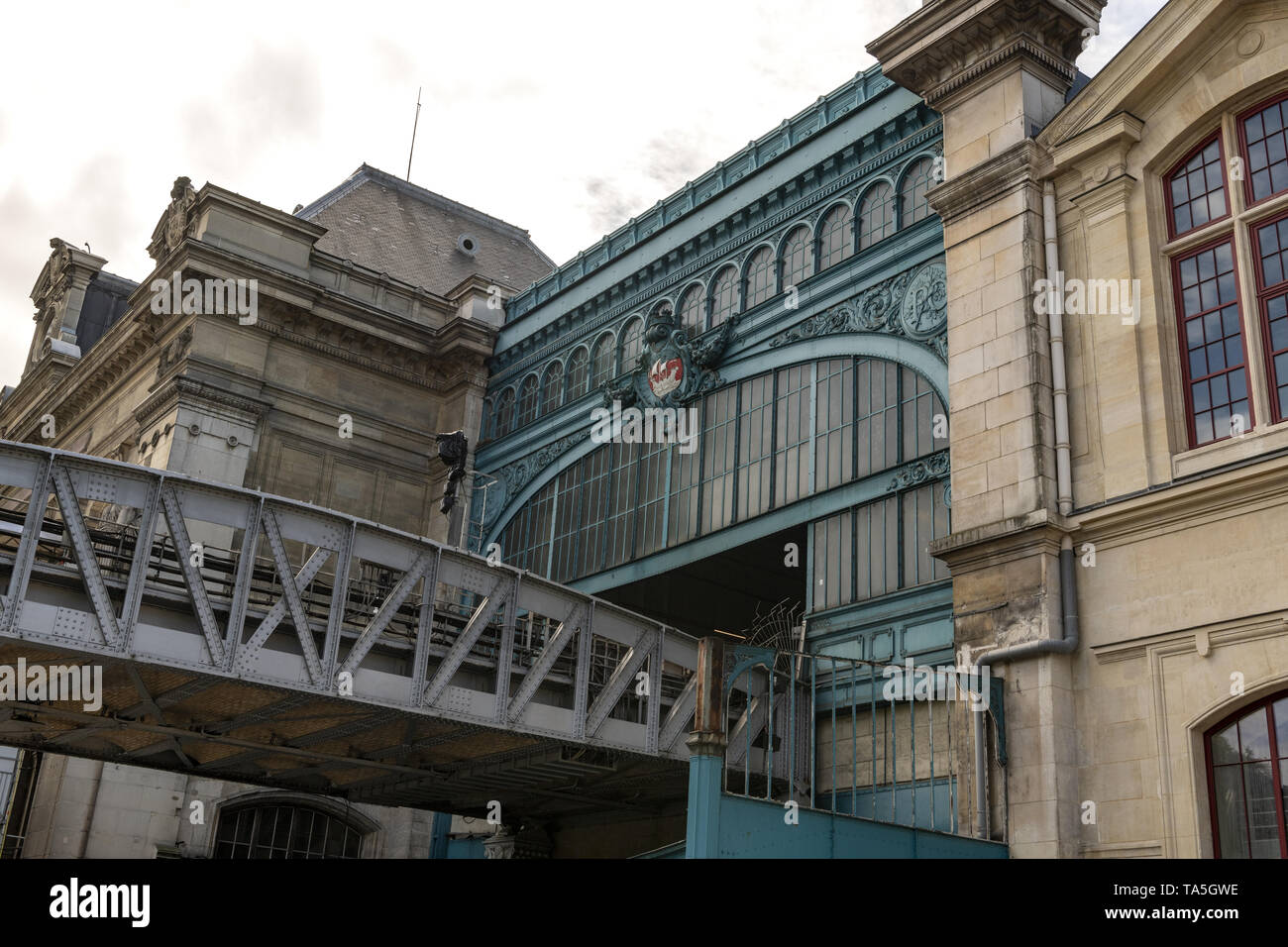 PARIS, FRANCE, de la station de métro et gare d'Austerlitz, l'une des six grandes gares terminus à Paris. Situé sur la rive gauche de la Seine en Banque D'Images