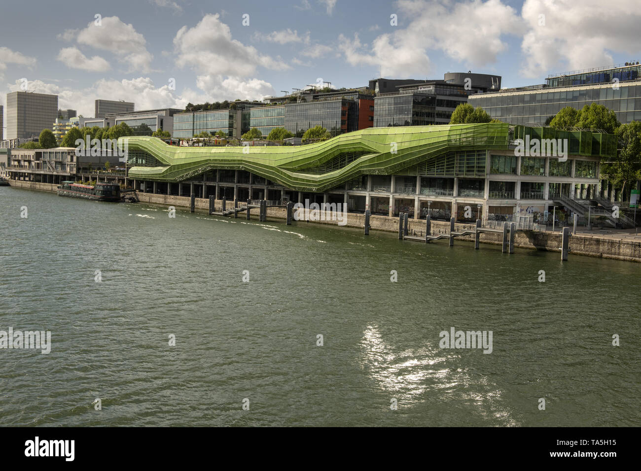FRANCE, Paris, 2019/04 : ancien espace industriel y compris l'Institut français de la mode. Expositions, boutiques et restaurants. Savoir que la Cité de la Banque D'Images