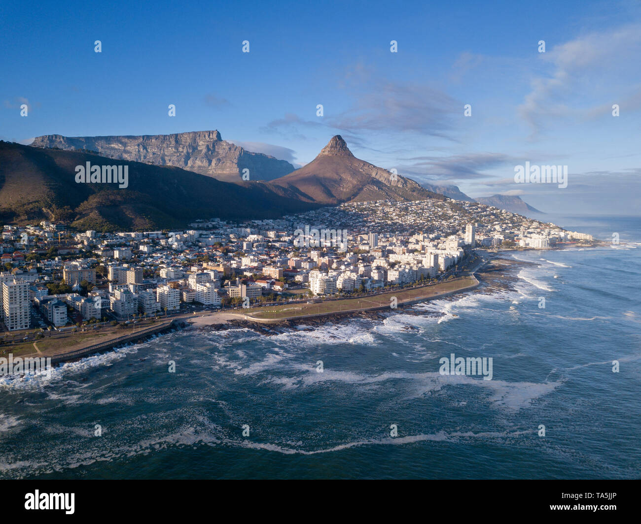 Vue aérienne sur la ville du Cap, Afrique du Sud, avec la Montagne de la table Banque D'Images