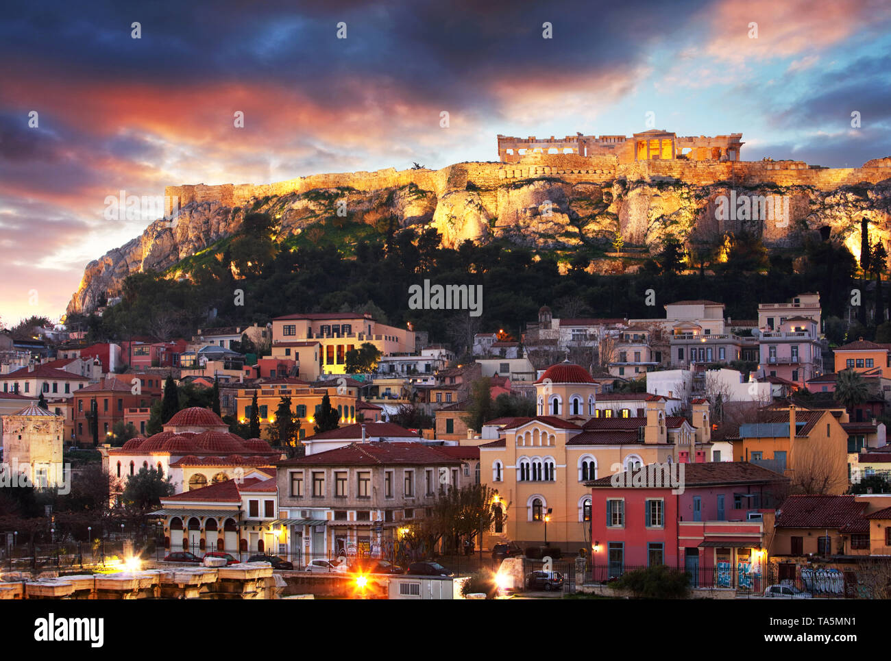 Vue panoramique sur la vieille ville d'Athènes et le Parthénon, Temple de l'Acropole au lever du soleil Banque D'Images