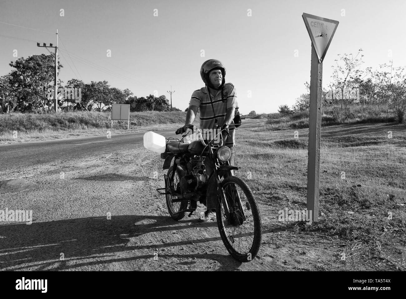Motocycliste cubain fier Banque D'Images