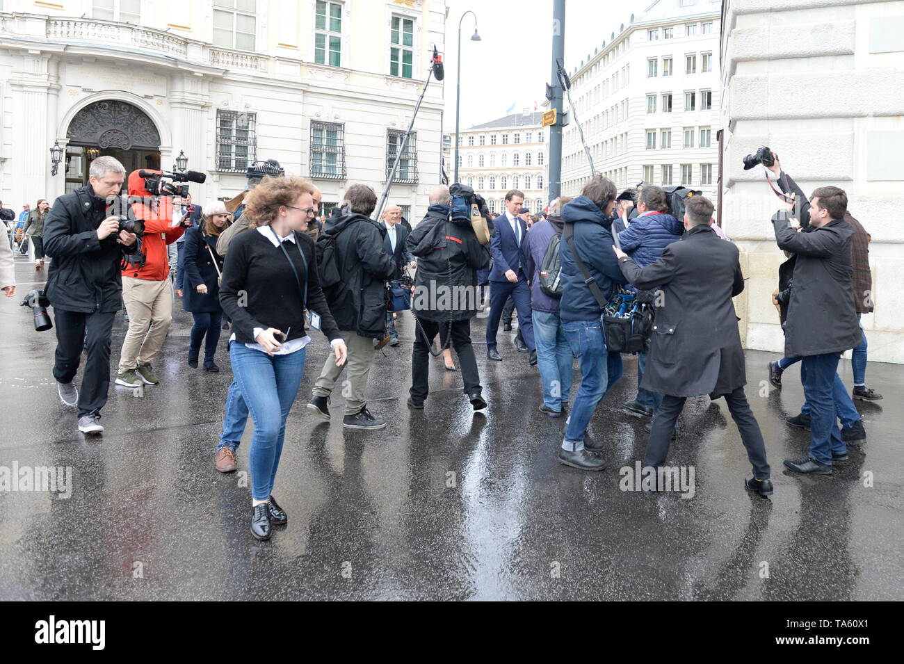 Vienne, Autriche. 22nd mai 2019. Les nouveaux et anciens ministres fédéraux sur le chemin de la Hofburg qui seront condamnés par le Président fédéral autrichien. Dans la photo Sebastian Kurz (ÖVP). Crédit : Franz PERC/Alay Live News Banque D'Images