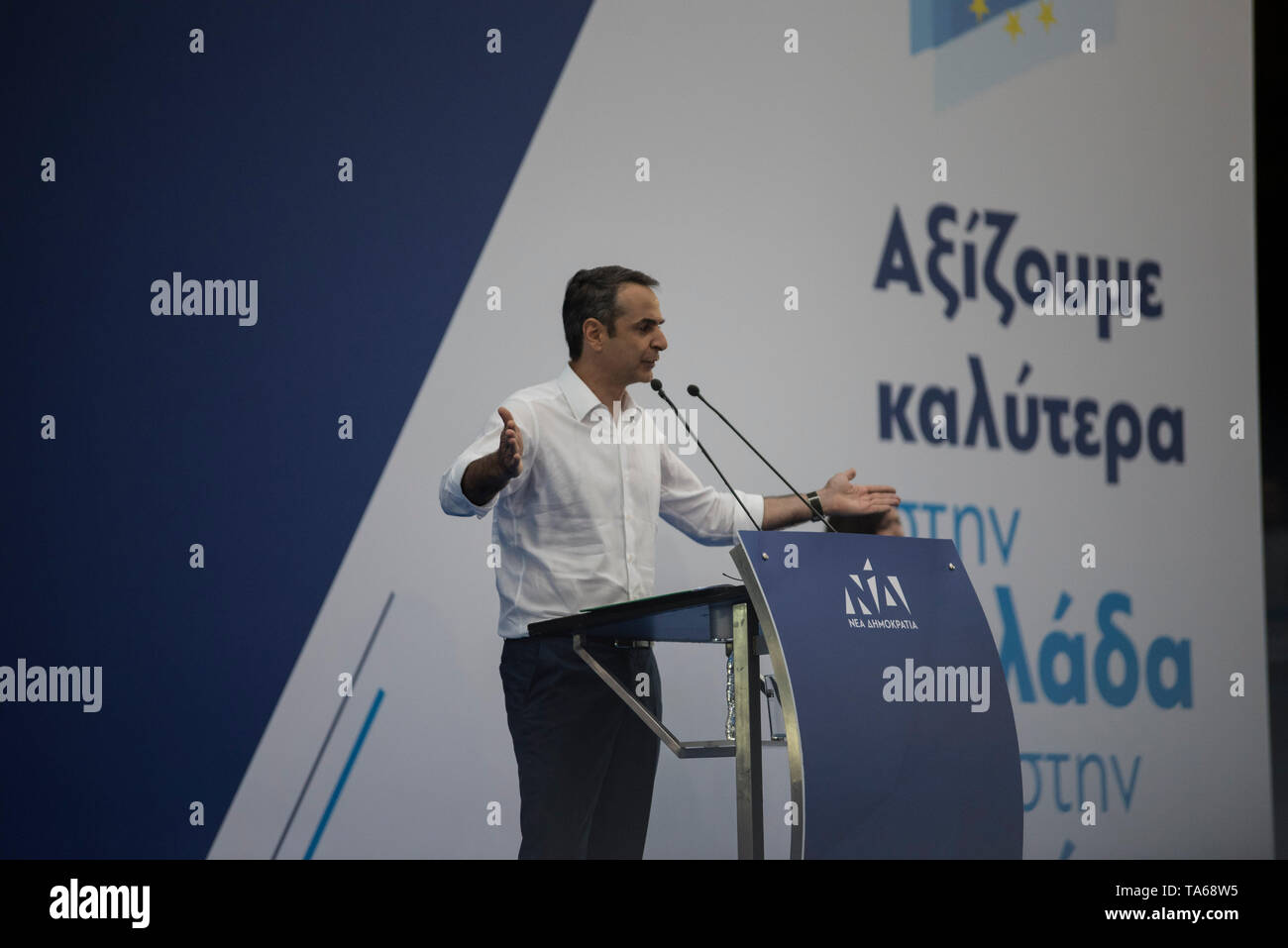 Athènes, Grèce. 22 mai 2019. KYRIAKOS MITSOTAKIS, chef du parti conservateur Nouvelle démocratie traite de partisans. Nouvelle Démocratie fans ont assisté à la partie principale du rassemblement pré-électoral à Athènes en tant que Grecs vont voter pour le Parlement européen et les municipalités le 26 mai.© Nikolas Georgiou / Alamy Live News Banque D'Images