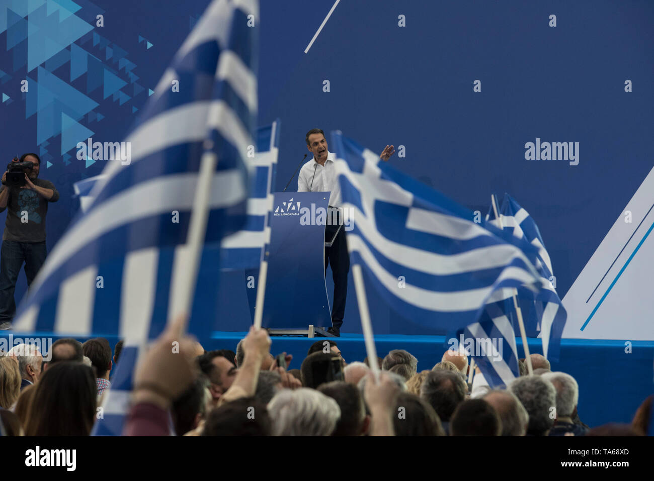 Athènes, Grèce. 22 mai 2019. KYRIAKOS MITSOTAKIS, chef du parti conservateur Nouvelle démocratie traite de partisans. Nouvelle Démocratie fans ont assisté à la partie principale du rassemblement pré-électoral à Athènes en tant que Grecs vont voter pour le Parlement européen et les municipalités le 26 mai.© Nikolas Georgiou / Alamy Live News Banque D'Images