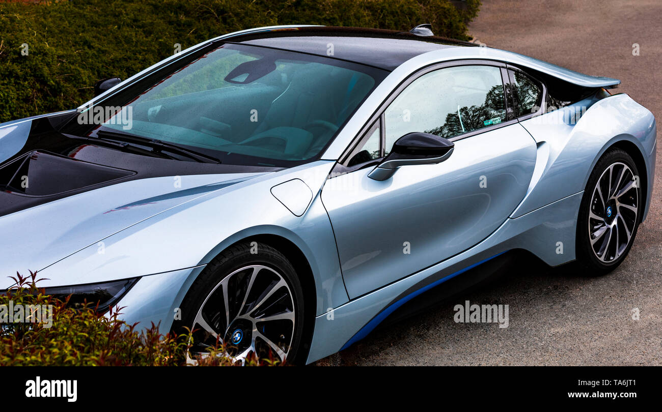FLODA, Suède - 12 MAI 2019 - Vue avant du garé la BMW i8 électrique plug-in hybride de voiture de sport Banque D'Images