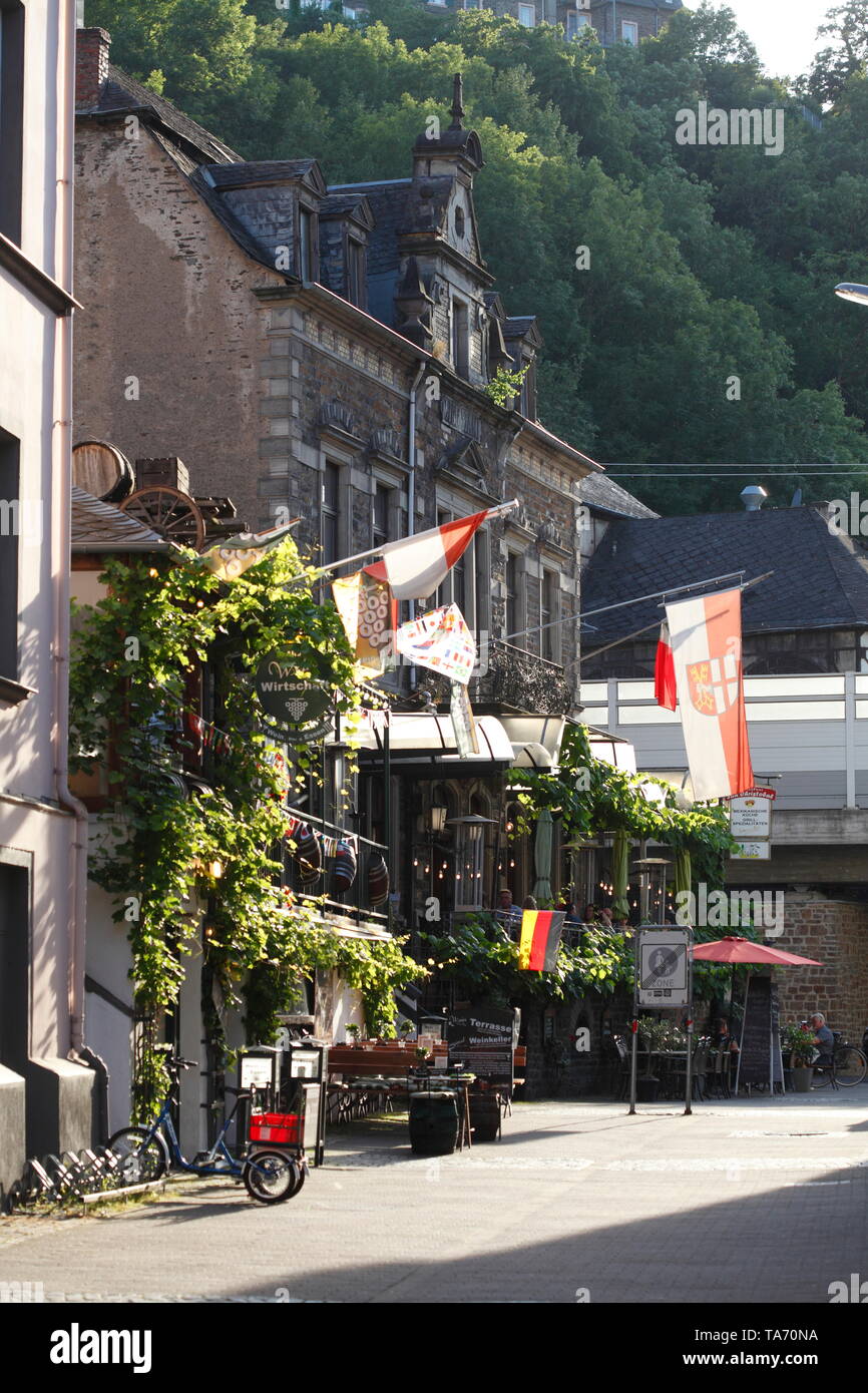 Vieille maison en pierre dans la Brückenstraße, Cochem en Moselle, Moselle, Rhénanie-Palatinat, Allemagne J'Altes Steinhaus dans der Brückenstraße, Cochem un de Banque D'Images