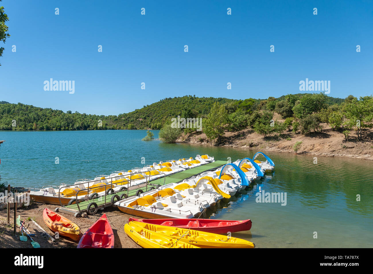 Station de bateau sur le lac de Saint-Cassien, Montauroux, Var,  Provence-Alpes-Côte d'Azur, France, Europe Photo Stock - Alamy