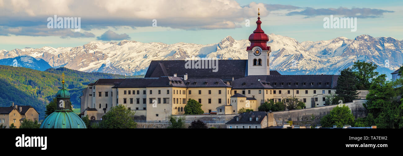 Vue de Salzbourg skyline at sunset Banque D'Images