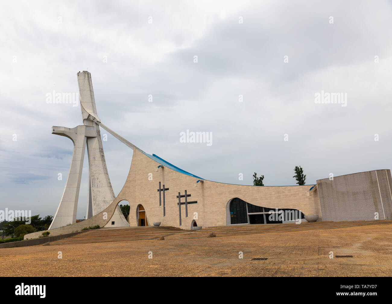 Catholique romaine st. La cathédrale Saint-Paul, construite par l'architecte italien Aldo Spirito à l'initiative de Félix Houphouët-Boigny, Région des lagunes, Abidj Banque D'Images