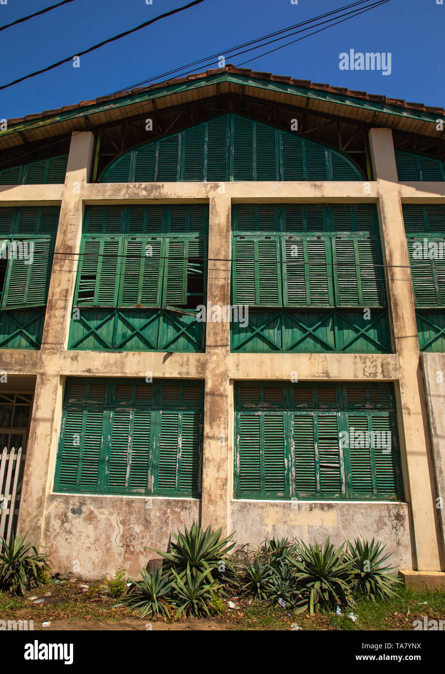 Ancien bâtiment colonial français anciennement la maison des douanes dans le domaine du patrimoine mondial de l'UNESCO, Sud-Comoé, Grand-Bassam, Côte d'Ivoire Banque D'Images
