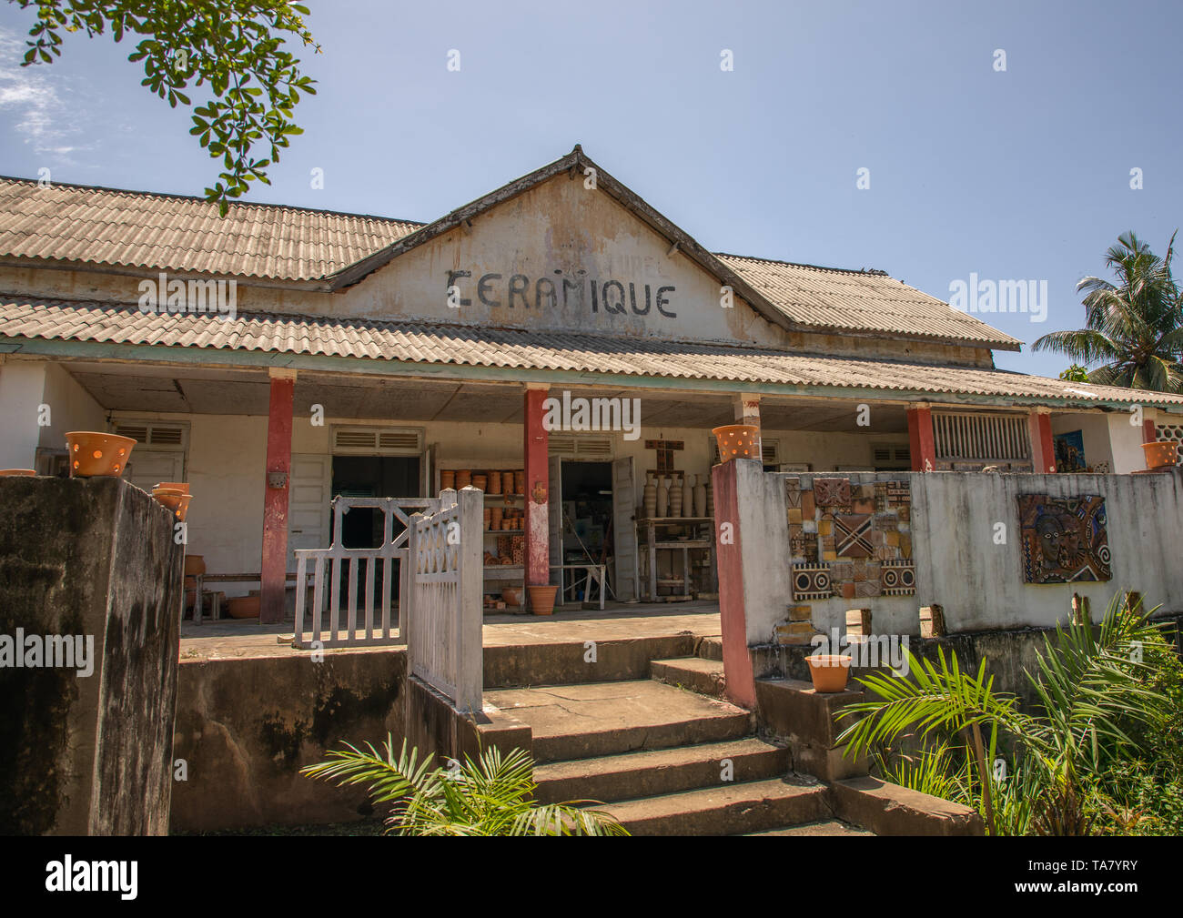 Centre céramique anciennement cercle de l'Union européenne, Sud-Comoé, Grand-Bassam, Côte d'Ivoire Banque D'Images