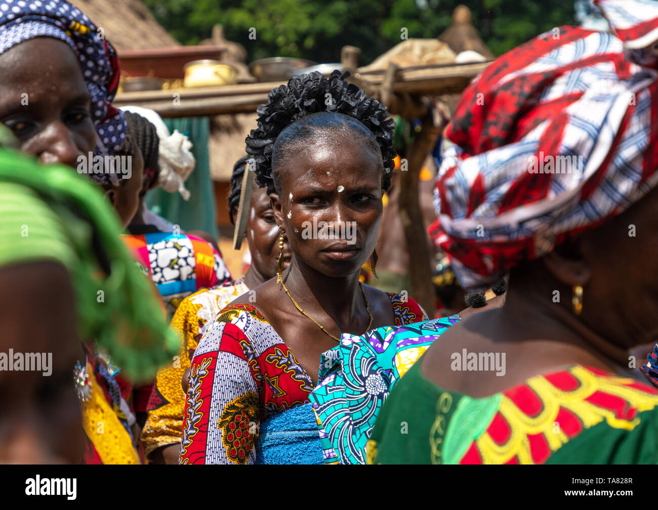 Les femmes de la tribu de Dan célébrant la récolte de l'igname dans un village, Bafing, Godoufouma, Côte d'Ivoire Banque D'Images