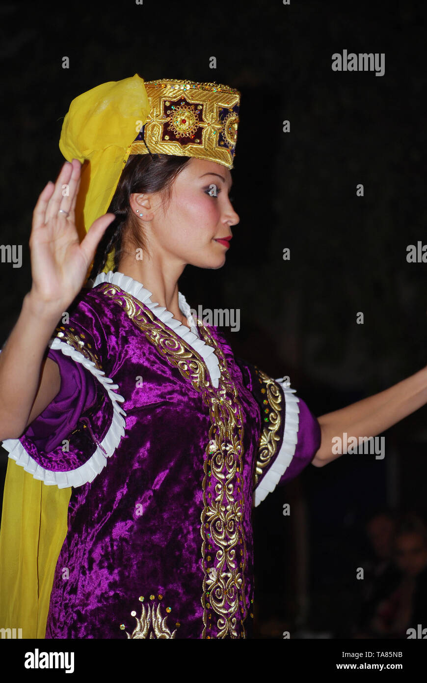 Femme en costume traditionnel, Boukhara - Ouzbékistan. © Antonio Ciufo Banque D'Images