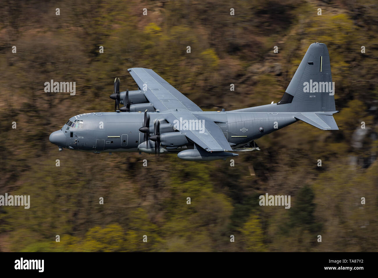 Lockheed MC-130 de l'USAF Talon II Combat volant bas niveau à l'aide de la boucle de Mach au Pays de Galles, Royaume-Uni Banque D'Images