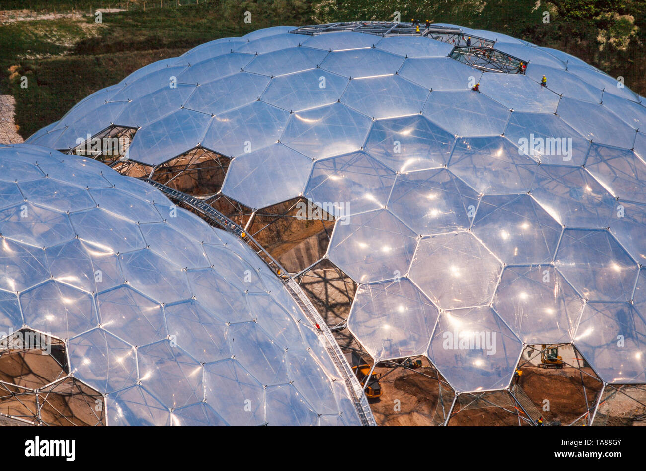 Eden Project, St Austel, Cornwall, UK. Début des travaux de construction du biome énormes serres, date de juin 2000 Banque D'Images