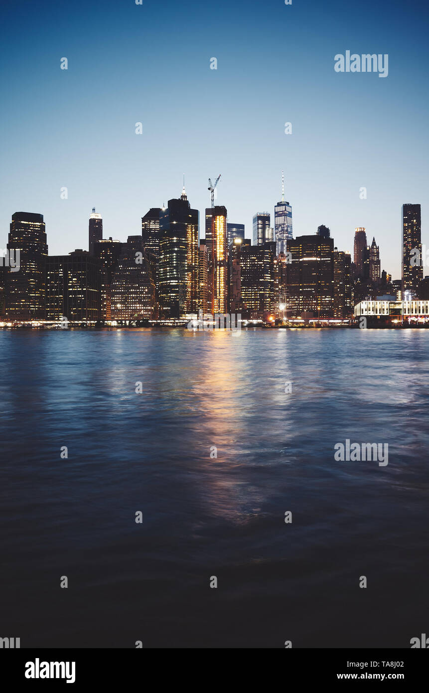 New York City at Dusk, tons de couleur photo, USA. Banque D'Images