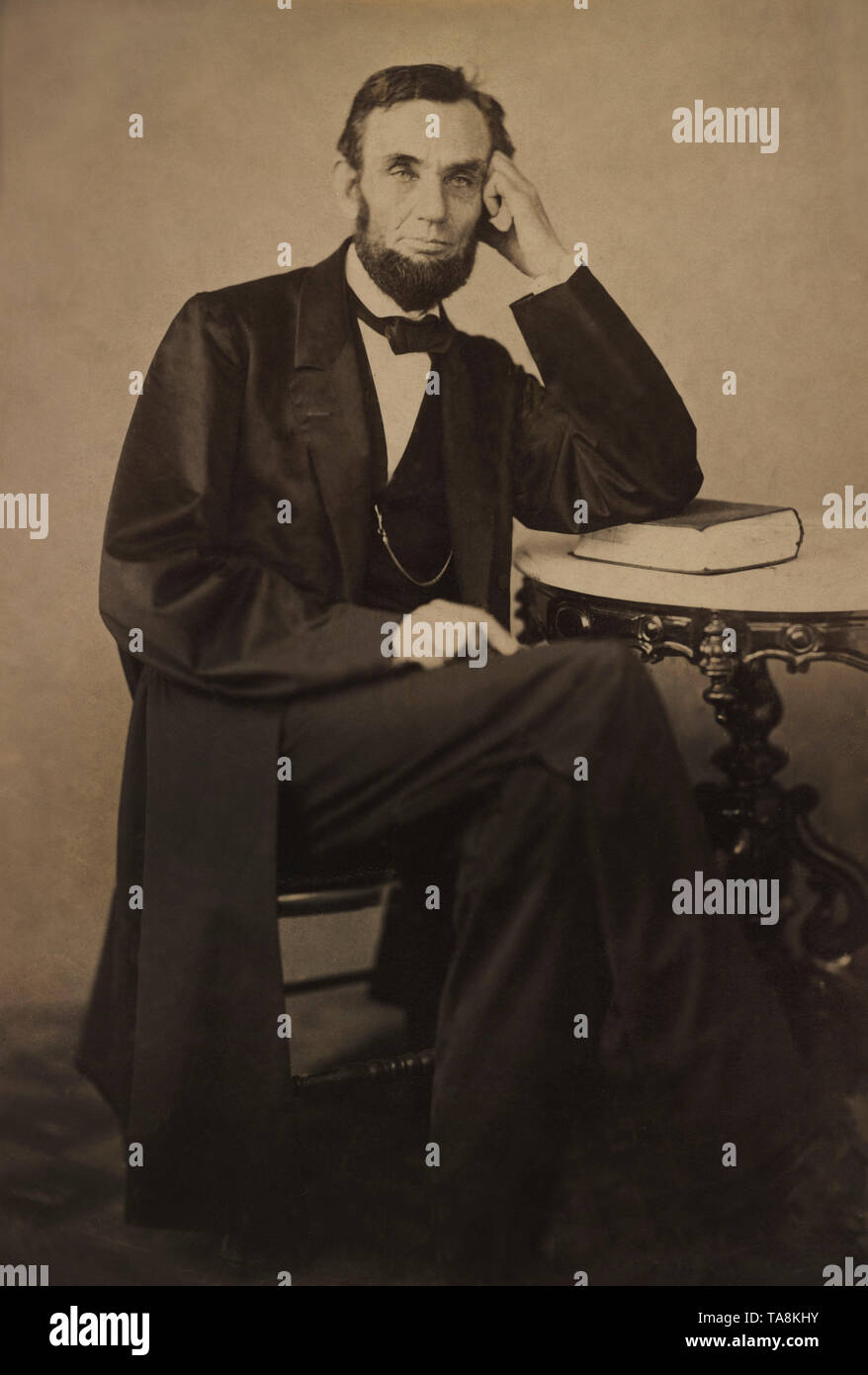 Un Portrait d'Abraham Lincoln assis, photo de Alexander Gardner, le 9 août 1863 Banque D'Images