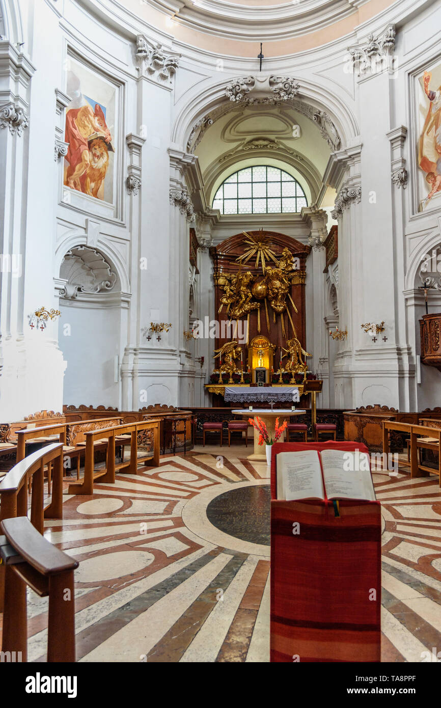Salzbourg, Autriche - 29 octobre 2018 : l'intérieur de Sainte Trinité Churchin à Salzbourg Banque D'Images