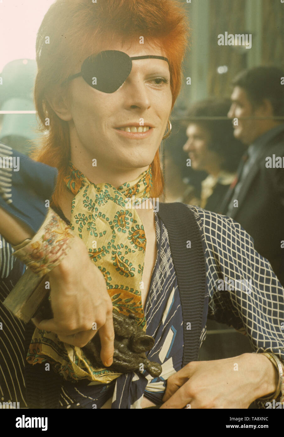 Avec cache-oeil, en Hollande pour enregistrer dans le rebelle rebelle TopPop studios de Hilversum, a fait une conférence de presse sur l'Amstel Hotel, Amsterdam, Pays-Bas - 1974, (Photo Gijsbert Hanekroot) Banque D'Images