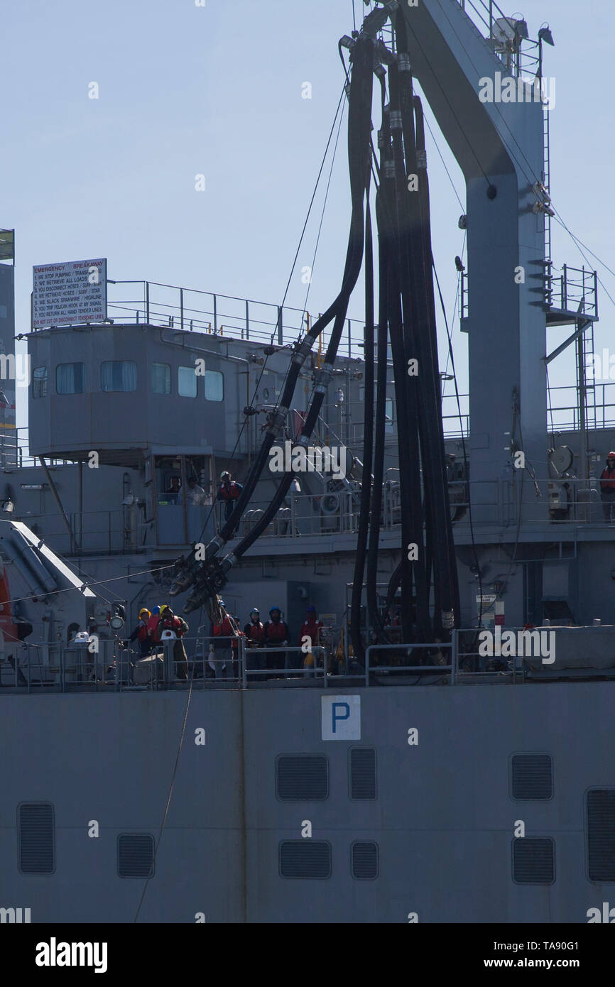 Le San Antonio-dock classe de transport amphibie USS New York (LPD-21) reçoit en cours de route pour un carburant Fleet Week New York, mai 21, 2019. La Fleet Week NY est l'occasion pour le public américain pour répondre à leurs Corps des marines, Marine, et de la Garde côtière et de l'expérience des membres de l'Amérique. première main services mer (U.S. Marine Corps photo par le Cpl. Tiana Boyd) Banque D'Images