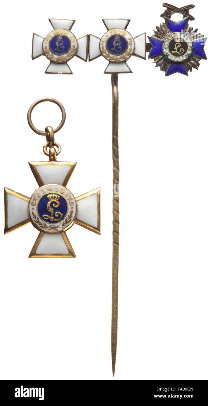 Médecin en chef Le Dr Alois Drisch - miniatures pour l'Ordre du mérite  militaire médical 1re classe trois-pièces broche miniature avec l'Ordre du  mérite médical 1re classe, 2e classe et l'Ordre du