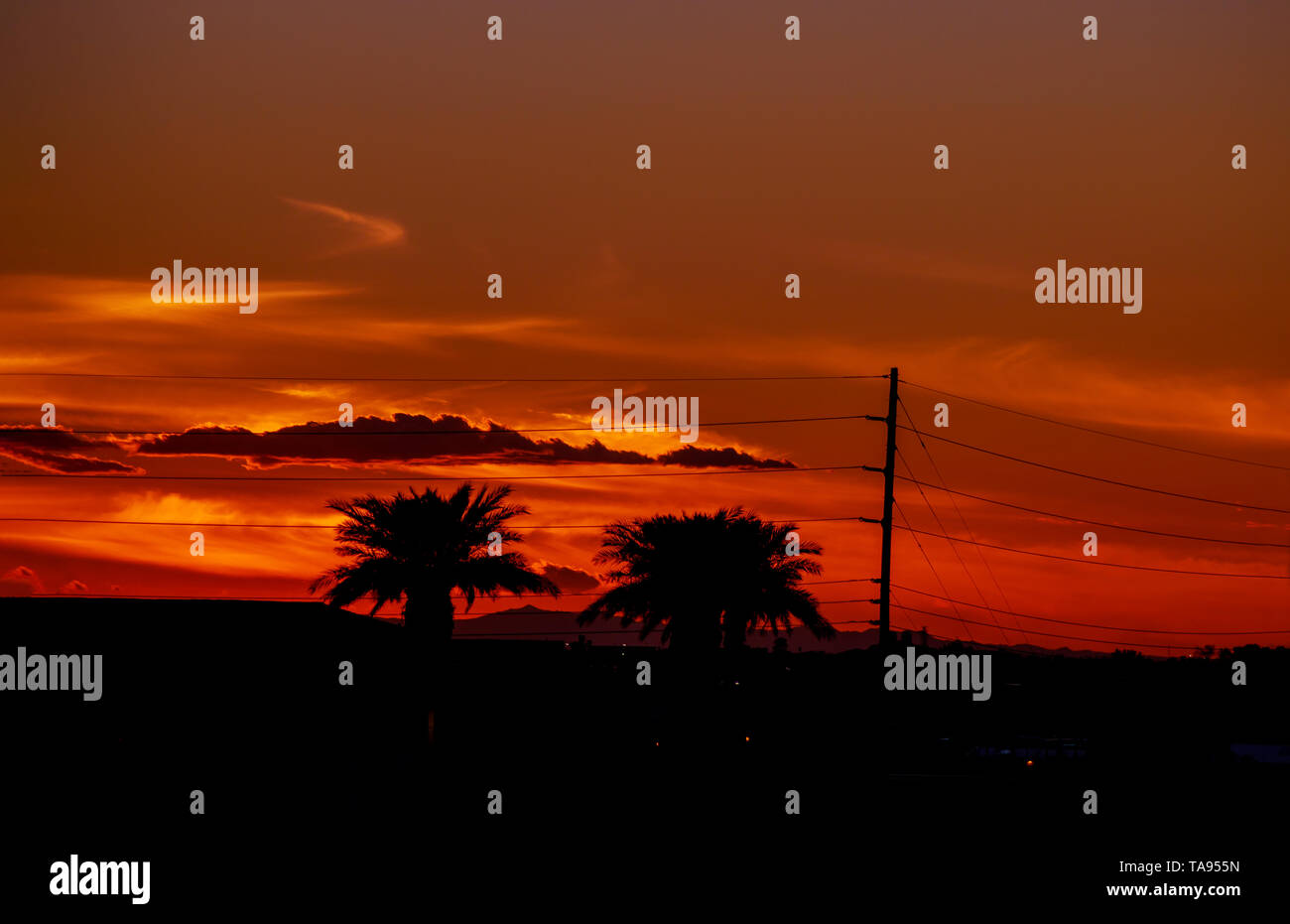 Une route en une silhouette au coucher du soleil à Texas Banque D'Images